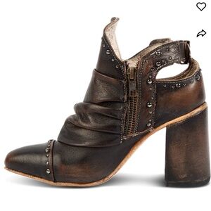 Size 8 Freebird “Jericho “ handmade in Mexico Booties.